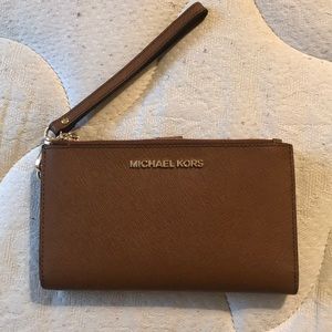 Micheal Kors wristlet